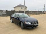 Volkswagen Passat 2013 года за 4 500 000 тг. в Актау – фото 2