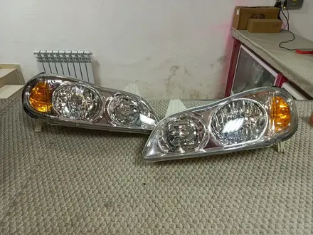 Передние фары Nissan Maxima 2000-2006 за 25 000 тг. в Астана