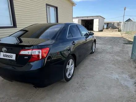 Toyota Camry 2014 года за 8 700 000 тг. в Атырау – фото 2