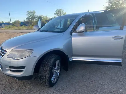 Volkswagen Touareg 2007 года за 7 000 000 тг. в Костанай – фото 2