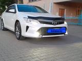 Toyota Camry 2017 года за 13 000 000 тг. в Уральск – фото 2