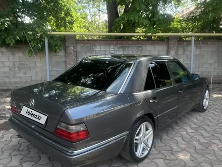 Mercedes-Benz E 280 1995 года за 2 800 000 тг. в Алматы – фото 3