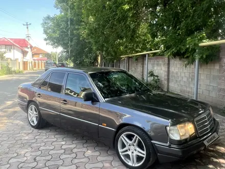 Mercedes-Benz E 280 1995 года за 2 800 000 тг. в Алматы