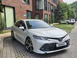 Toyota Camry 2020 года за 12 500 000 тг. в Алматы – фото 2