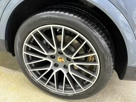 Porsche Cayenne 2018 года за 24 750 000 тг. в Караганда – фото 16
