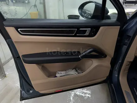 Porsche Cayenne 2018 года за 24 750 000 тг. в Караганда – фото 17