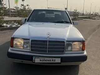 Mercedes-Benz E 230