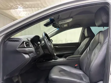Toyota Camry Prestige 2023 года за 13 900 000 тг. в Алматы – фото 7