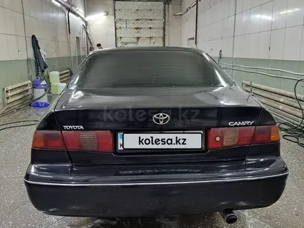 Toyota Camry 2001 года за 3 800 000 тг. в Усть-Каменогорск – фото 2