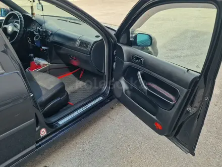 Volkswagen Golf 2002 года за 2 900 000 тг. в Алматы – фото 9