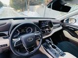 Toyota Highlander 2022 года за 29 800 000 тг. в Алматы – фото 4