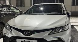 Toyota Camry 2023 года за 20 800 000 тг. в Алматы