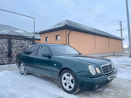 Mercedes-Benz E 280 1998 года за 4 350 000 тг. в Актобе – фото 3