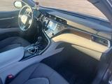 Toyota Camry 2018 года за 8 800 000 тг. в Сатпаев – фото 4