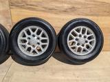 Диски с шинами от Ниссан Эльгранд Е50 Yokohama Bluearth 215/65R15, 6*139.7 за 120 000 тг. в Алматы – фото 2