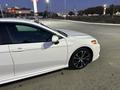 Toyota Camry 2020 года за 11 500 000 тг. в Актобе – фото 5