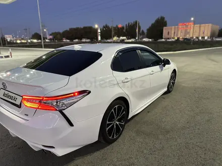 Toyota Camry 2020 года за 11 500 000 тг. в Актобе – фото 6