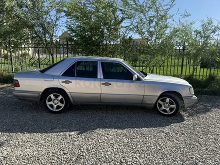 Mercedes-Benz E 200 1993 года за 1 500 000 тг. в Туркестан – фото 4