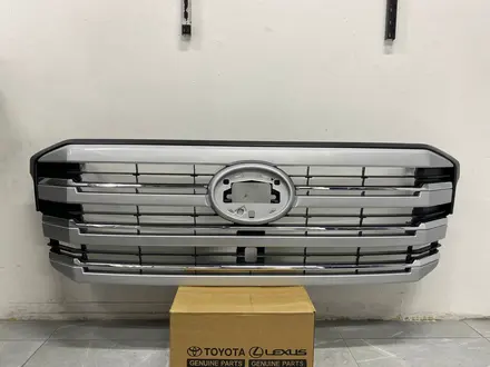 Решётка радиатора Toyota LC 300 ORIGINAL под камеру за 300 000 тг. в Алматы