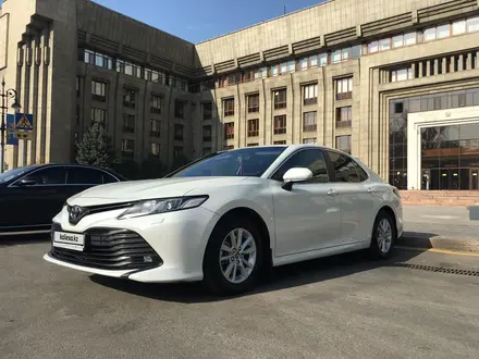 Toyota Camry 2019 года за 12 000 000 тг. в Алматы – фото 2