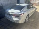 Toyota Camry 2018 годаүшін15 300 000 тг. в Актобе – фото 3