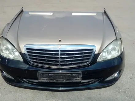 Капот крыло бампер w221 на Мерседес за 79 999 тг. в Алматы – фото 3