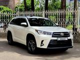 Toyota Highlander 2015 года за 16 500 000 тг. в Алматы