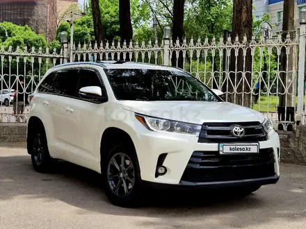 Toyota Highlander 2015 года за 16 500 000 тг. в Алматы