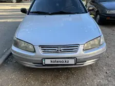 Toyota Camry, 2001