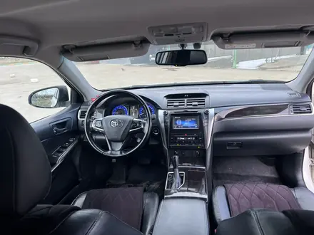 Toyota Camry 2017 года за 10 500 000 тг. в Атырау – фото 4