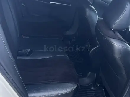 Toyota Camry 2017 года за 10 500 000 тг. в Атырау – фото 6