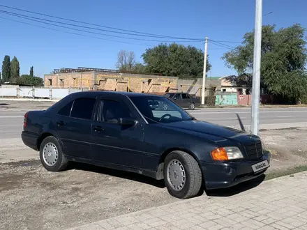 Mercedes-Benz C 220 1996 года за 1 800 000 тг. в Алматы