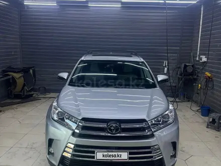 Toyota Highlander 2018 года за 13 000 000 тг. в Алматы