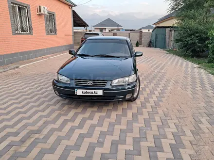Toyota Camry 1998 года за 3 400 000 тг. в Алматы – фото 21