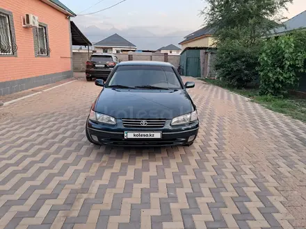 Toyota Camry 1998 года за 3 400 000 тг. в Алматы – фото 9