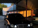 Mercedes-Benz E 320 1996 года за 2 600 000 тг. в Тараз
