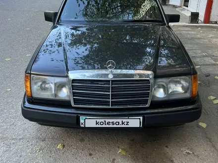 Mercedes-Benz E 430 1991 года за 3 500 000 тг. в Актобе – фото 2