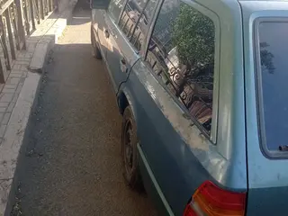 Mercedes-Benz E 230