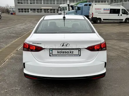 Hyundai Accent 2021 года за 8 500 000 тг. в Уральск – фото 5