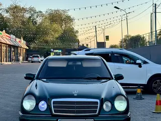 Mercedes-Benz E 320