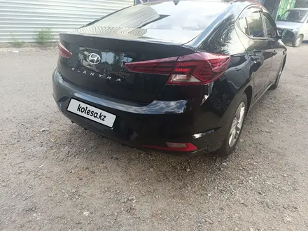 Hyundai Elantra 2019 года за 8 900 000 тг. в Алматы – фото 2