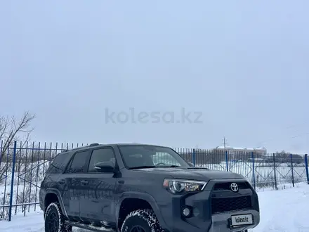 Toyota 4Runner 2016 года за 15 000 000 тг. в Уральск – фото 2
