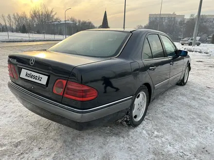 Mercedes-Benz E 240 1999 года за 2 350 000 тг. в Алматы – фото 8