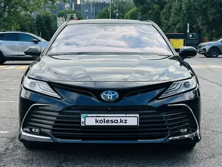Toyota Camry 2021 года за 18 999 999 тг. в Алматы – фото 3