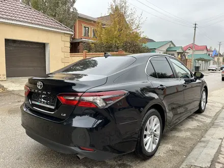 Toyota Camry 2023 года за 15 200 000 тг. в Актобе – фото 6