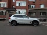 BMW X5 2024 года за 47 000 000 тг. в Астана – фото 2