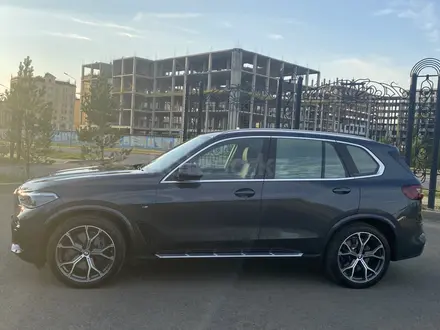 BMW X5 2021 года за 44 000 000 тг. в Астана – фото 3