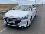 Hyundai Elantra 2019 года за 8 300 000 тг. в Шымкент – фото 2