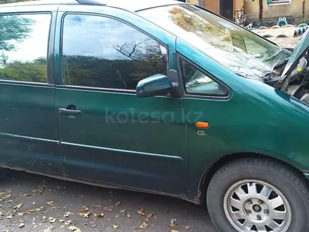 Volkswagen Sharan 1996 года за 1 800 000 тг. в Караганда