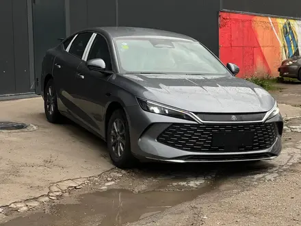 BYD Qin L DM-i 2025 года за 9 999 000 тг. в Алматы – фото 22